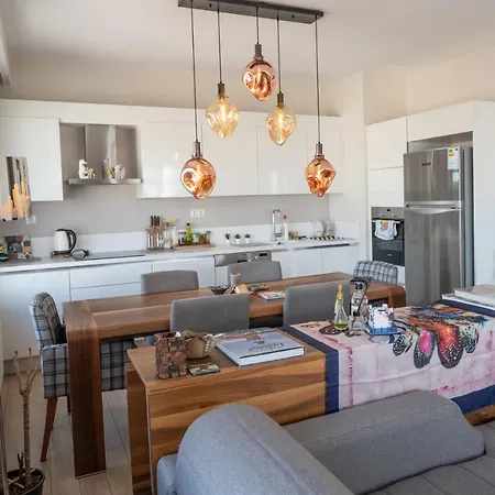 Διαμέρισμα Stylish 2 Bedroom Apt With Amazing View Pool/wifi