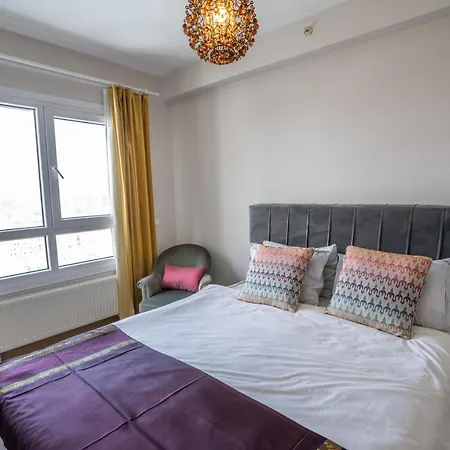 Stylish 2 Bedroom Apt With Amazing View Pool/wifi *