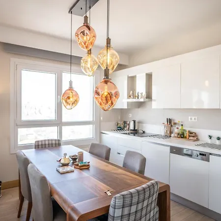 Stylish 2 Bedroom Apt With Amazing View Pool/wifi * Κωνσταντινούπολη
