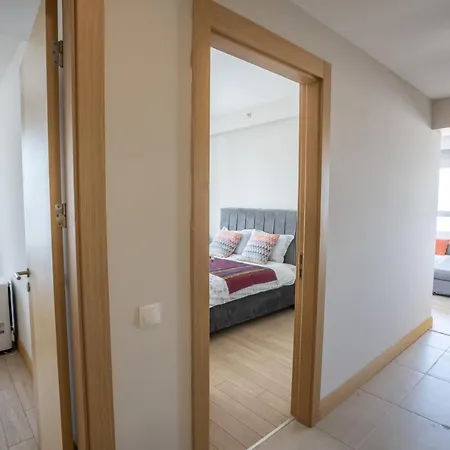 Stylish 2 Bedroom Apt With Amazing View Pool/wifi Διαμέρισμα Κωνσταντινούπολη