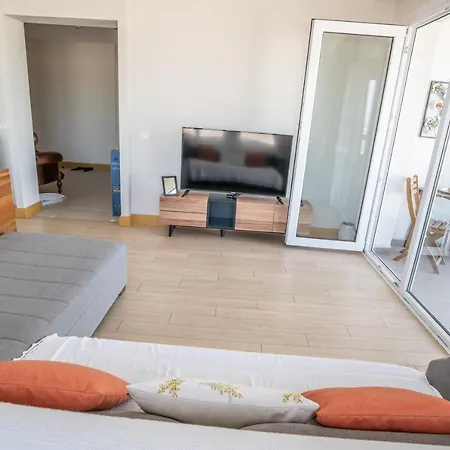 Stylish 2 Bedroom Apt With Amazing View Pool/wifi شقة *